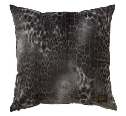 13ss-apl-black-leopard-cushion-m-01-dl1